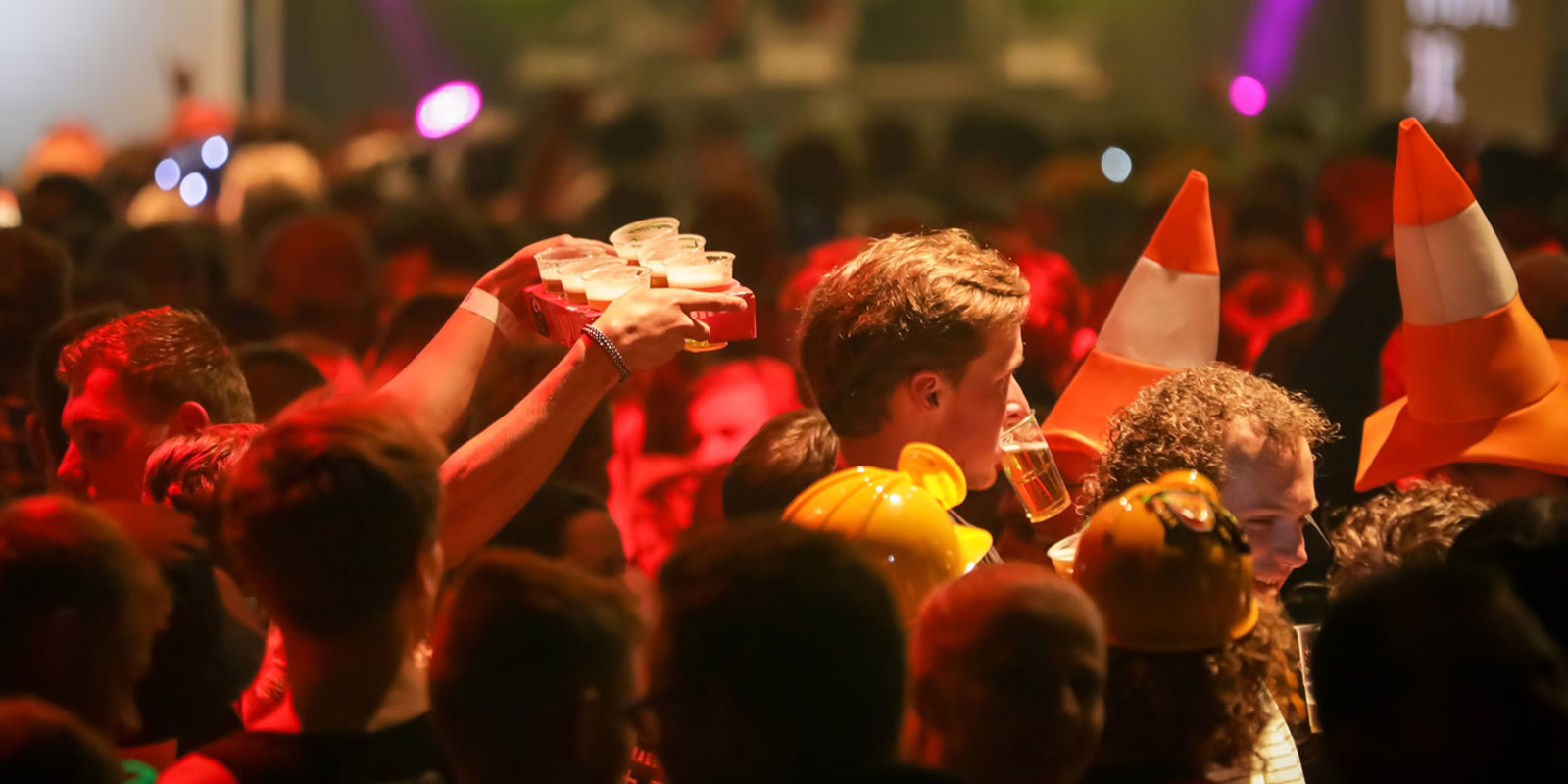 Donders dikke tent party pekela